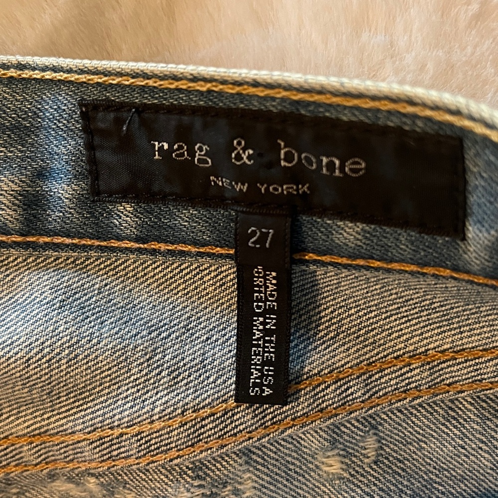 Rag & Bone High-Rise Distressed Ripped Ankle Modele Jeans in color: Shaker - Picture 9 of 16